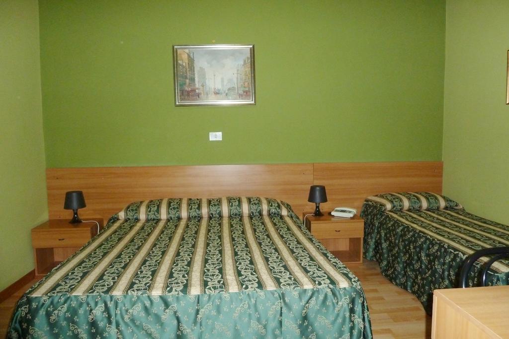 Hotel Sutrium Ruang foto