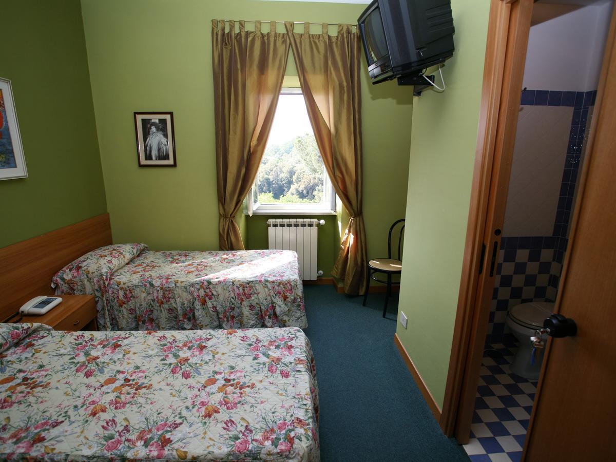 Hotel Sutrium Bagian luar foto