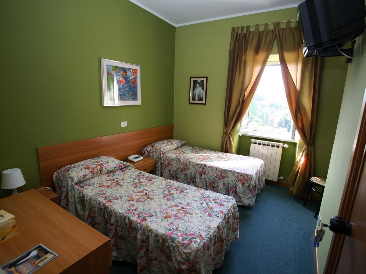 Hotel Sutrium Bagian luar foto